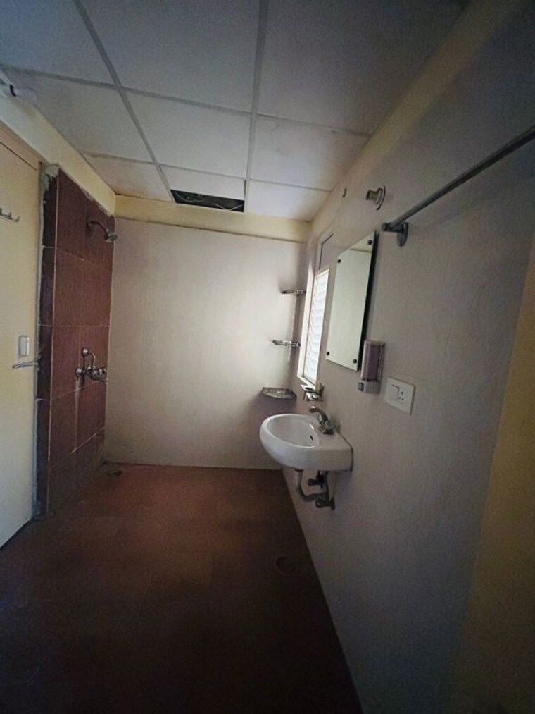 Bathroom, upaevp-mandakini-enclave 2.5 Bedroom 1250 Sq.Ft. Apartment In Raebareli Road Lucknow 10714515