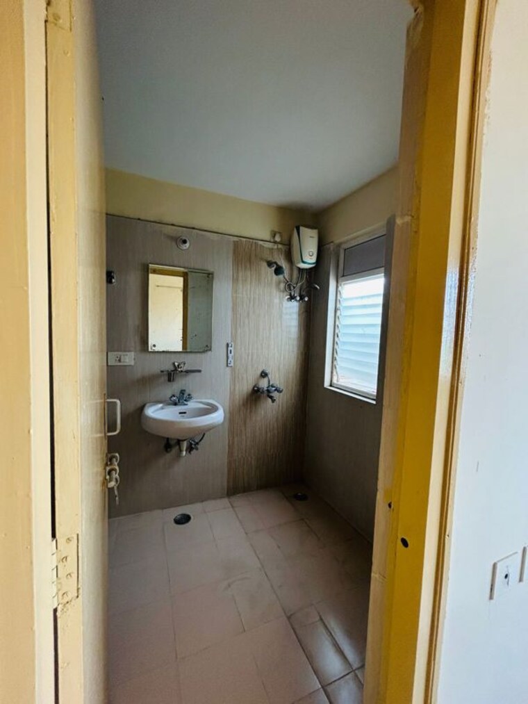 Bathroom, upaevp-mandakini-enclave 2.5 Bedroom 1250 Sq.Ft. Apartment In Raebareli Road Lucknow 10714515