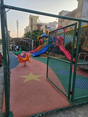 Swimming Pool in 3 BHK Apartment at Omaxe The Palace, Gomti Nagar – for Rent