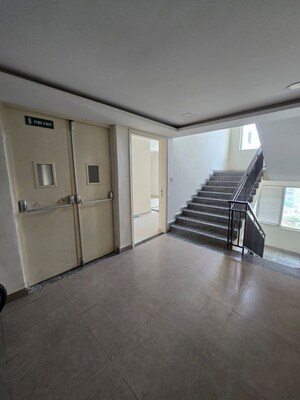 Room in 3 BHK Apartment at Omaxe The Palace, Gomti Nagar – for Rent