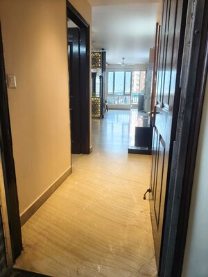 Room in 2.5 BHK Apartment at Mahagun Mirabella, Sector 79 – for Rent