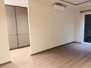 Room in 5 BHK Apartment at K Raheja Corp Vivarea, Koramangala – for Rent