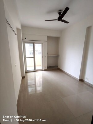 Room in 3 BHK Apartment at Civitech Stadia, Sector 79 – for Rent
