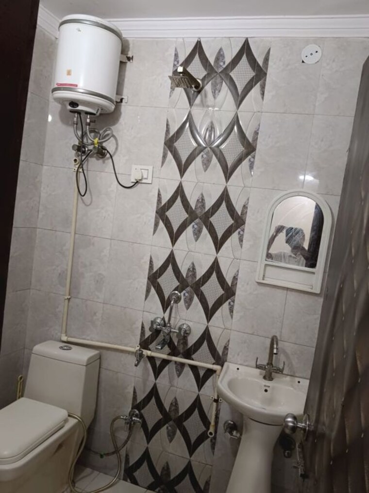 Bathroom, khirki extension 1 Bedroom 450 Sq.Ft. Builder Floor In Khirki Extension Delhi 10714569