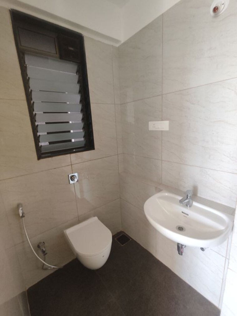 Bathroom, chandak-34-park-estate 2 Bedroom 617 Sq.Ft. Apartment In Goregaon West Mumbai 10714585