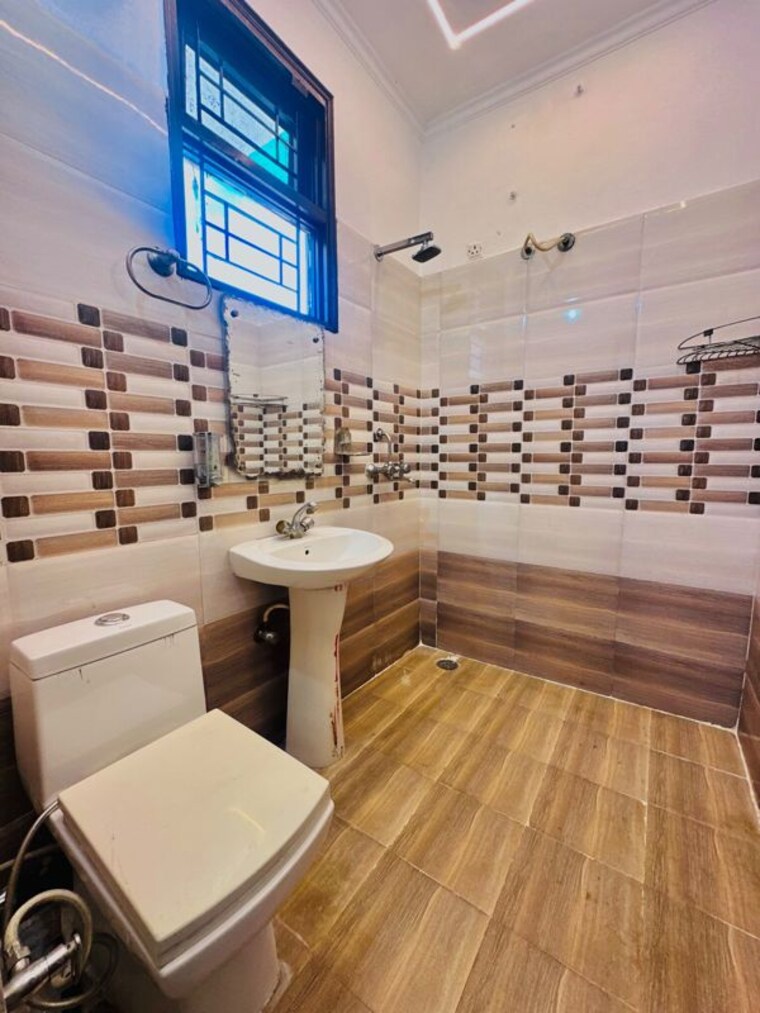 Attached Bathroom, ambala highway 2.5 Bedroom 118 Sq.Ft. Apartment In Ambala Highway Zirakpur 10714588