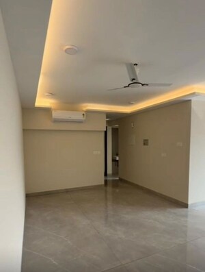 Room in 2 BHK Apartment at Kalpataru Habita, Parel – for Rent