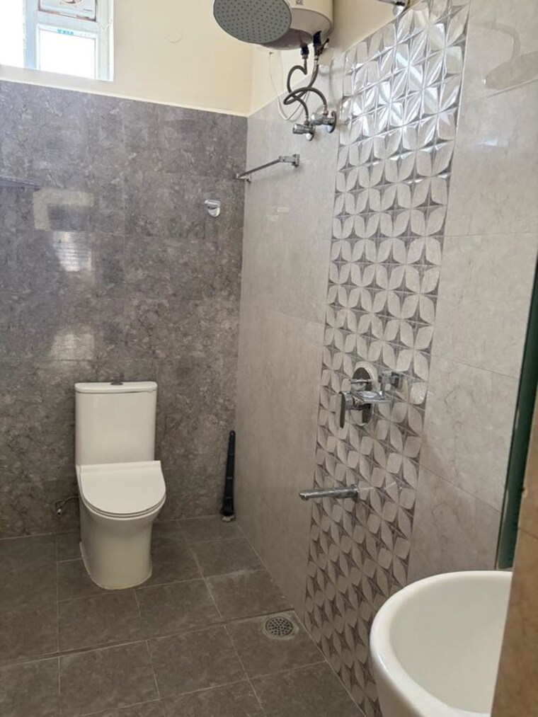 Bathroom, kakatiya-hills 4 Bedroom 3200 Sq.Ft. Builder Floor In Jubilee Hills Hyderabad 10714625