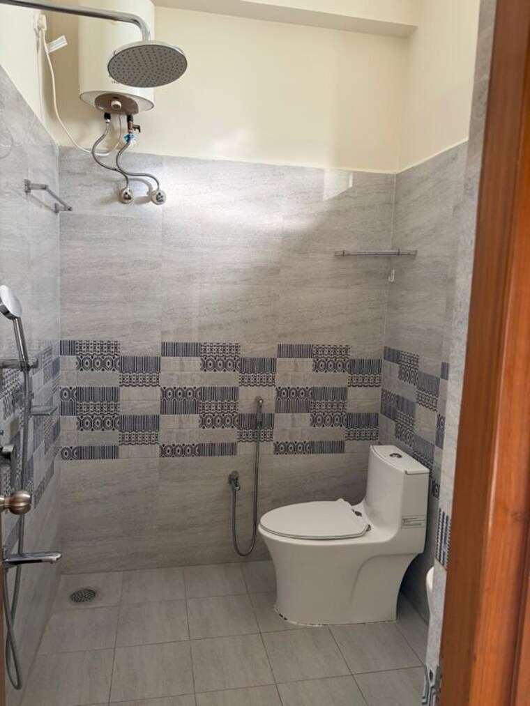Bathroom, kakatiya-hills 4 Bedroom 3200 Sq.Ft. Builder Floor In Jubilee Hills Hyderabad 10714625