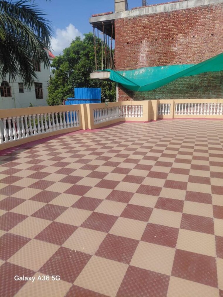 Swimming Pool, sector 15 2 Bedroom 3000 Sq.Ft. Builder Floor In Sector 15 Gurgaon 10714642