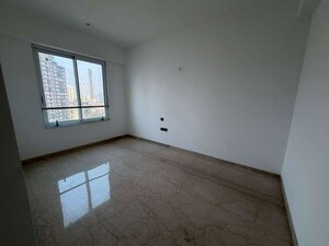 Room in 2 BHK Apartment at Marathon Monte South, Byculla West – for Sale