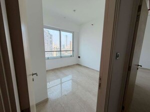 Room in 2 BHK Apartment at Marathon Monte South, Byculla West – for Sale