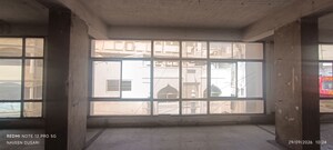 Room in  Shop at Benz Circle – for Rent