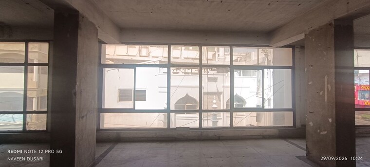 Room, benz circle Commercial Shop 1900 Sq.Ft. In Benz Circle Vijayawada 10714751