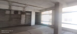Room in  Shop at Benz Circle – for Rent