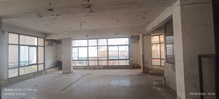 Parking, benz circle Commercial Shop 1900 Sq.Ft. In Benz Circle Vijayawada 10714751