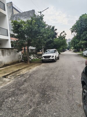 Parking in 2 BHK Villa at Xu 1 Greater Noida – for Sale