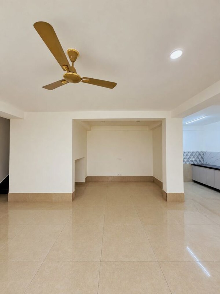 Room, kalkaji Commercial Office Space 2000 Sq.Ft. In Kalkaji Delhi 10714749