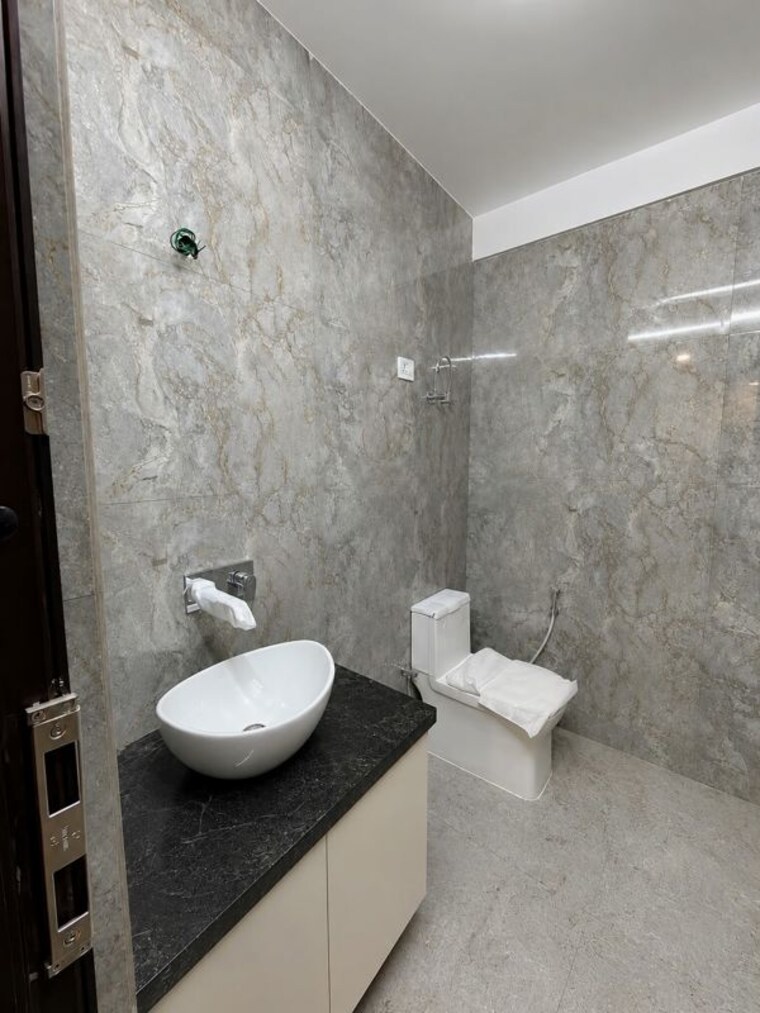 Bathroom, kalkaji Commercial Office Space 2000 Sq.Ft. In Kalkaji Delhi 10714749