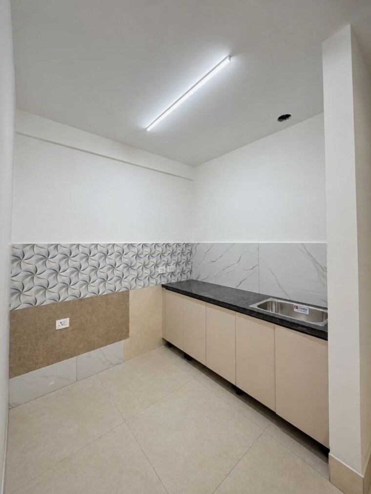 Room, kalkaji Commercial Office Space 2000 Sq.Ft. In Kalkaji Delhi 10714749
