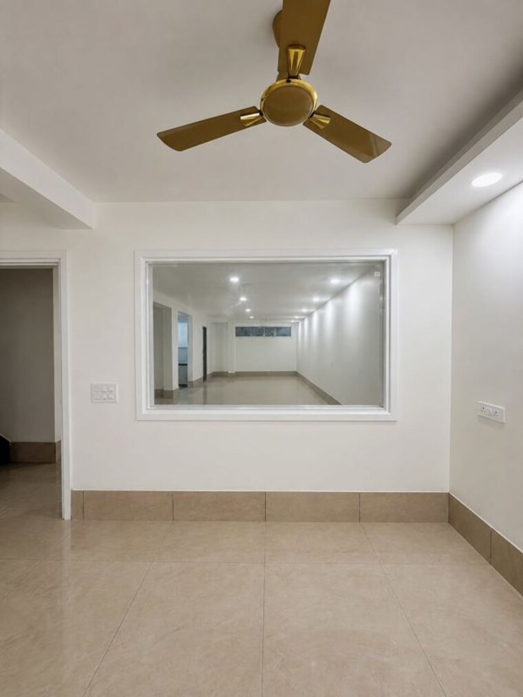 Room, kalkaji Commercial Office Space 2000 Sq.Ft. In Kalkaji Delhi 10714749