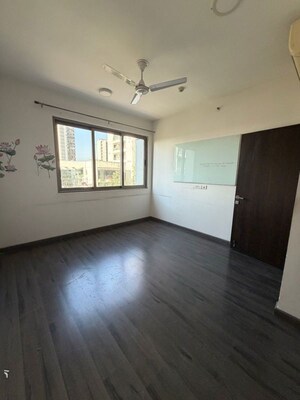 Room in 4 BHK Apartment at Tata Primanti Villas, Sector 72 – for Rent