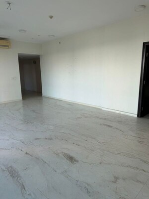 Room in 4 BHK Apartment at Tata Primanti Villas, Sector 72 – for Rent