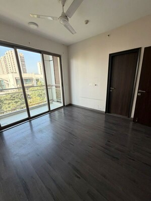 Room in 4 BHK Apartment at Tata Primanti Villas, Sector 72 – for Rent