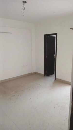 Room in 2 BHK Apartment at Raja Park – for Rent