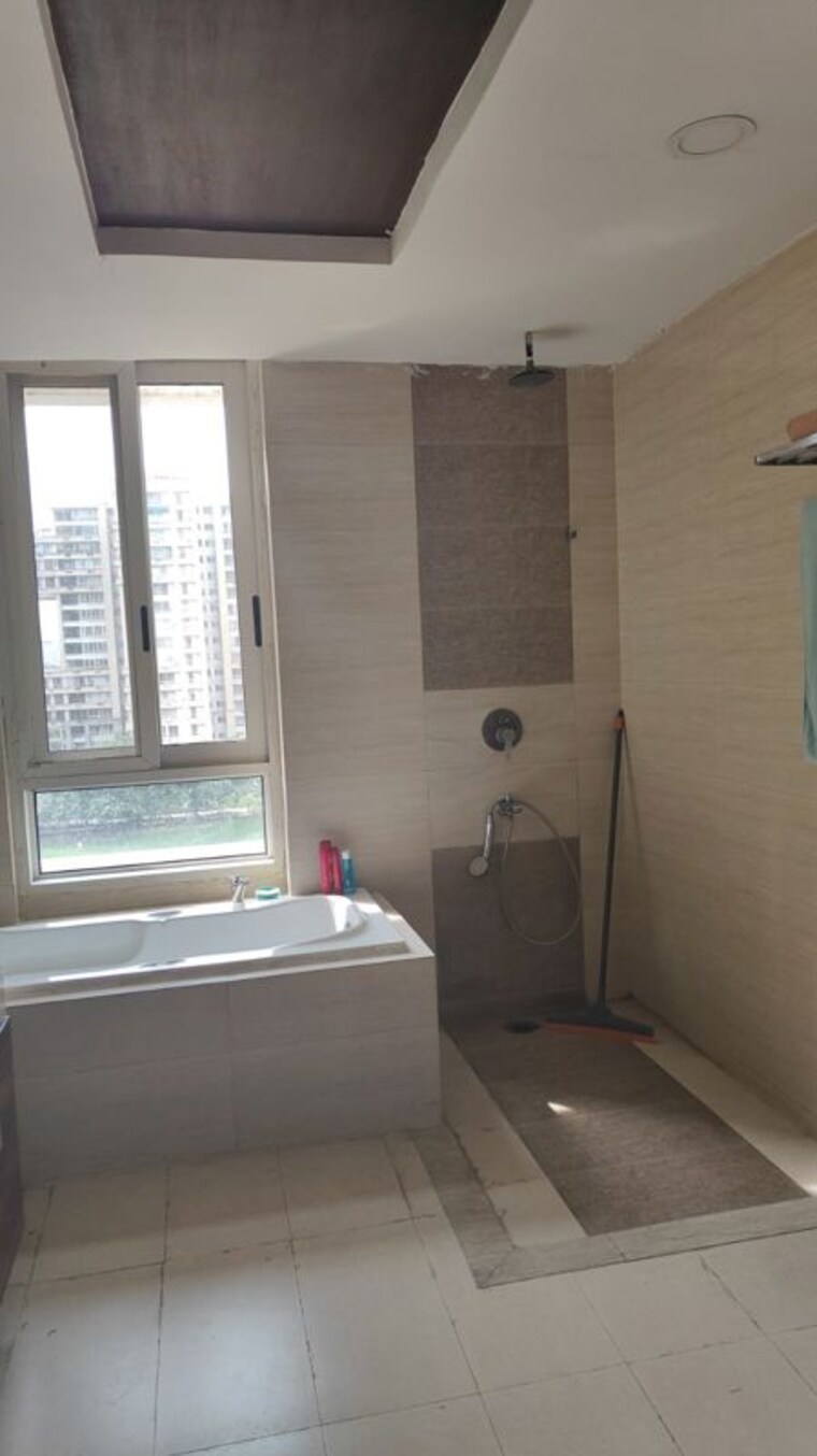 Bathroom, jaypee-kalypso-court 3.5 Bedroom 2200 Sq.Ft. Apartment In Sector 128 Noida 10714785