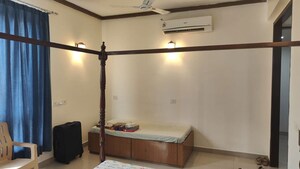 Furnished Amenities in 3.5 BHK Apartment at Jaypee Kalypso Court, Sector 128 – for Rent