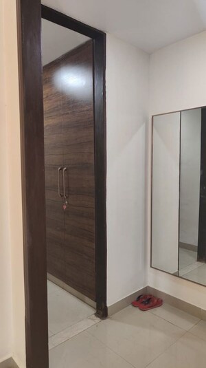 Building Lobby in 3.5 BHK Apartment at Jaypee Kalypso Court, Sector 128 – for Rent