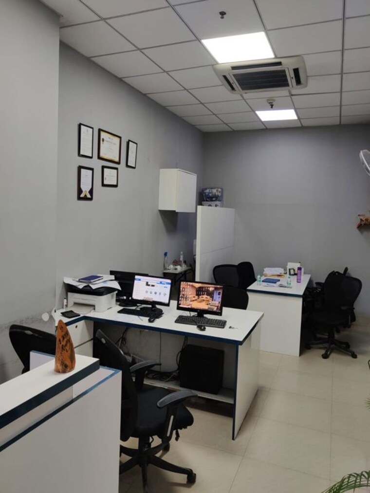 Team Area, spaze-itech-park Commercial Office Space 1000 Sq.Ft. In Sector 49 Gurgaon 10714798