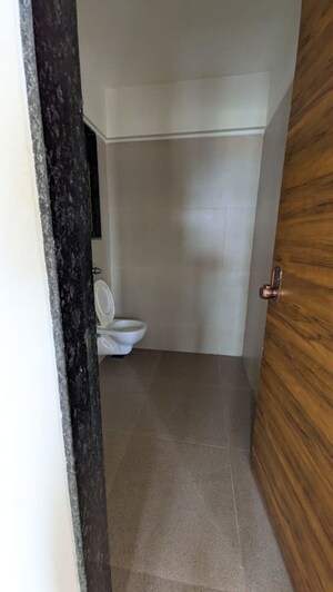 Attached Bathroom in 1.5 BHK Apartment at Prayag Heights, Dindoshi – for Sale