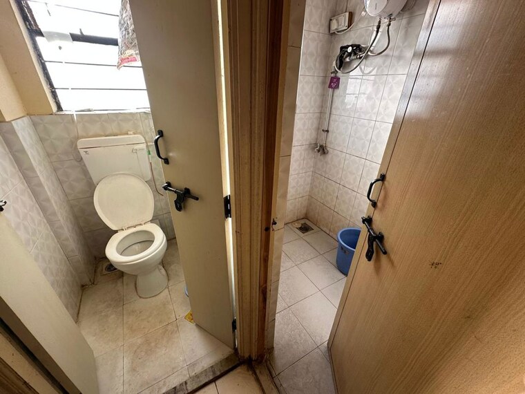 Bathroom, omkar colony 1 Bedroom 500 Sq.Ft. Apartment In Omkar Colony Pune 10714814