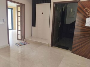 Room in 3 BHK Builder Floor at South City 1 – for Rent
