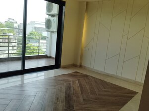 Room in 3 BHK Builder Floor at South City 1 – for Rent