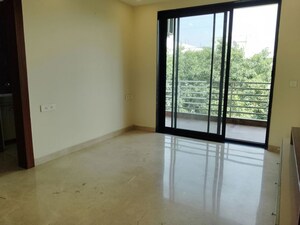 Room in 3 BHK Builder Floor at South City 1 – for Rent