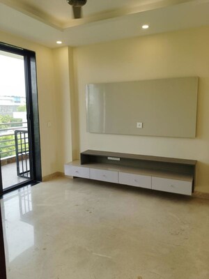 3 BHK Builder Floor For Rent in South City 1