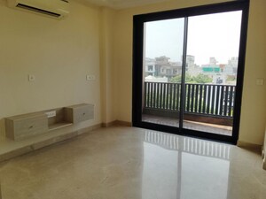 Room in 3 BHK Builder Floor at South City 1 – for Rent