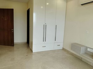 Room in 3 BHK Builder Floor at South City 1 – for Rent