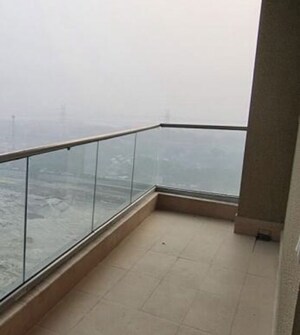 Room in 3 BHK Apartment at Supertech Supernova Astralis, Sector 94 – for Sale