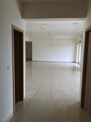 Room in 4 BHK Apartment at Embassy Oasis, Frazer Town – for Rent