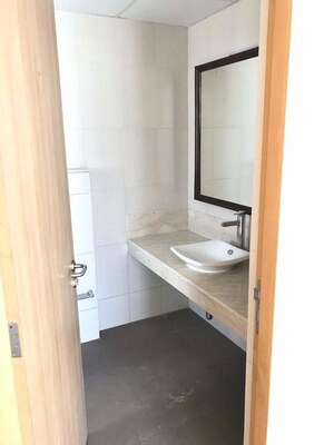Bathroom in 4 BHK Apartment at Embassy Oasis, Frazer Town – for Rent