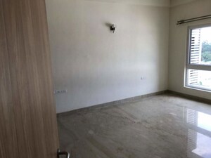 Room in 4 BHK Apartment at Embassy Oasis, Frazer Town – for Rent