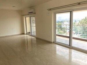 Room in 4 BHK Apartment at Embassy Oasis, Frazer Town – for Rent