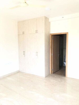 Room in 4 BHK Apartment at Embassy Oasis, Frazer Town – for Rent