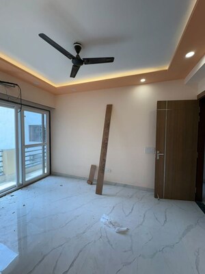 Room in 4 BHK Builder Floor at Sector 57 – for Rent
