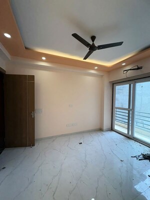 Room in 4 BHK Builder Floor at Sector 57 – for Rent