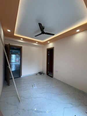 Room in 4 BHK Builder Floor at Sector 57 – for Rent